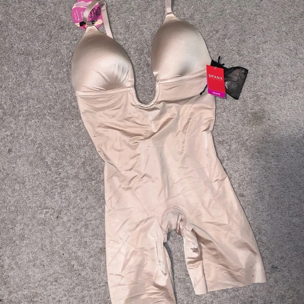 Plunge low-back bodysuit NWT - Picture 6 of 7